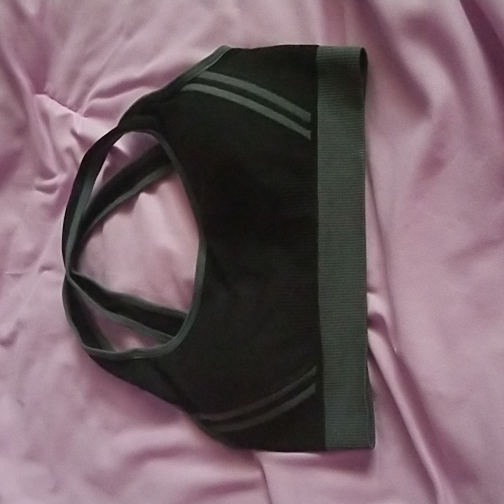 NWOT Sports Bra Hy SayFut